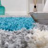 Shaggy szőnyeg kockás mintával - szürke, türkiz 70x250 cm