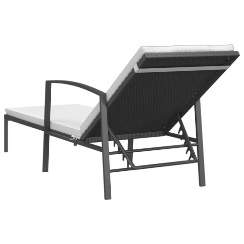  2 db fekete polyrattan napozóágy asztallal