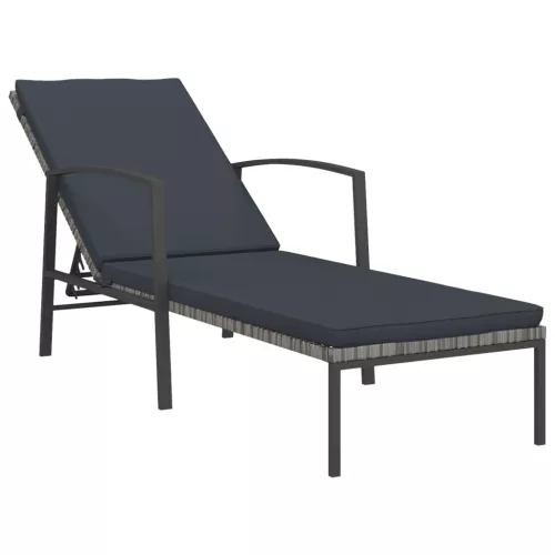  2 db szürke polyrattan napozóágy asztallal