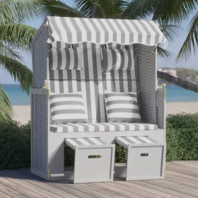    szürke-fehér polyrattan és tömör fa strandszék párnákkal