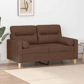  2 személyes barna szövet kanapé díszpárnákkal 120 cm