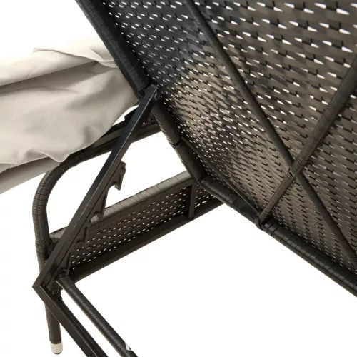  2 db fekete polyrattan napozóágy tetővel és asztallal