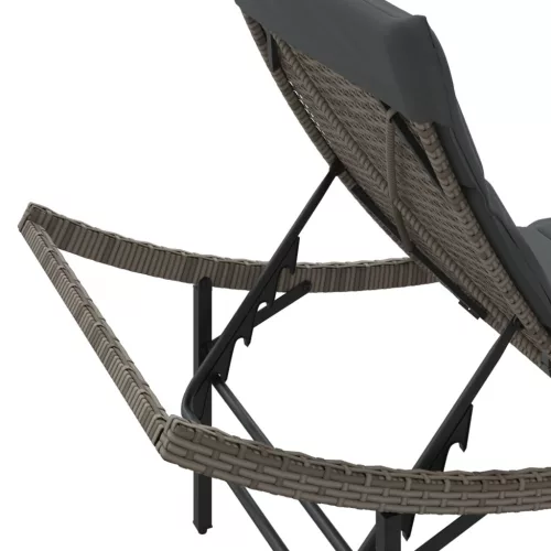  2 db szürke polyrattan napozóágy párnával