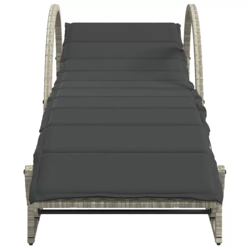  2 db világosszürke polyrattan napozóágy párnával
