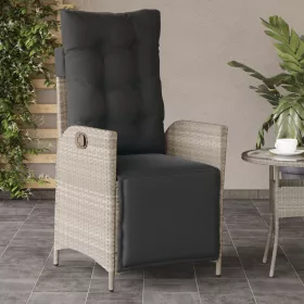    világosszürke polyrattan dönthető kerti szék lábtartóval