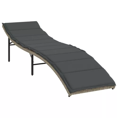  2 db világosszürke polyrattan napozóágy asztallal
