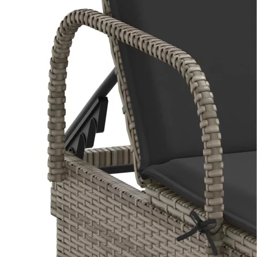  szürke polyrattan napozóágy kerekekkel és párnával