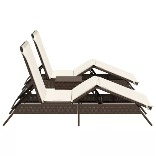  2 db barna polyrattan napozóágy asztallal