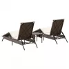  2 db barna polyrattan napozóágy asztallal