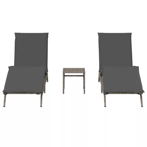  2 db szürke polyrattan napozóágy asztallal