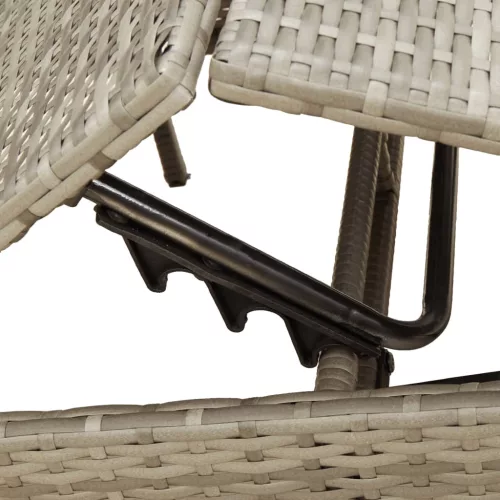  2 db szürke polyrattan napozóágy asztallal