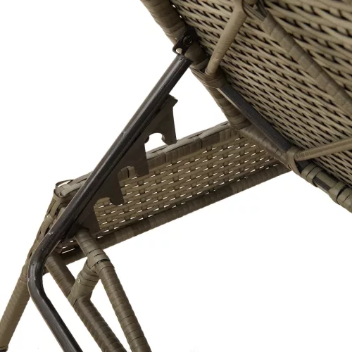  2 db szürke polyrattan napozóágy asztallal