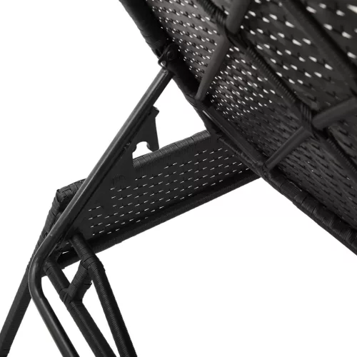  2 db fekete polyrattan napozóágy asztallal
