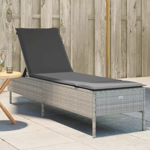  világosszürke polyrattan napozóágy párnával