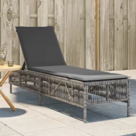  szürke polyrattan napozóágy párnával