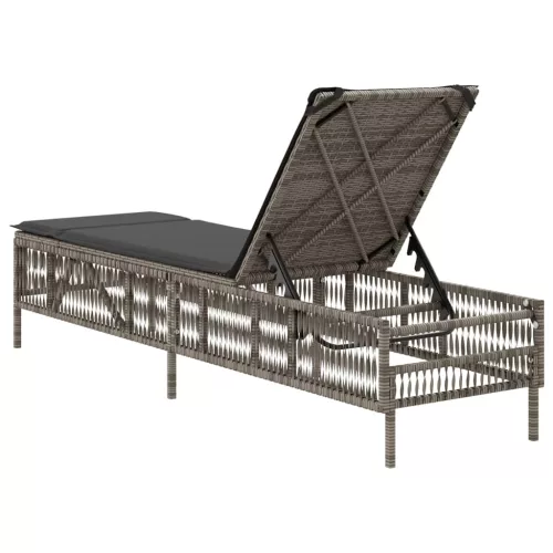  szürke polyrattan napozóágy párnával