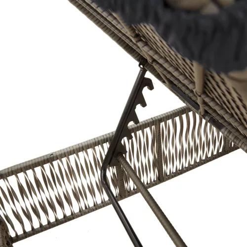  szürke polyrattan napozóágy párnával