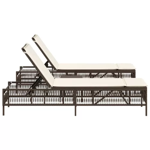  2 db barna polyrattan napozóágy asztallal