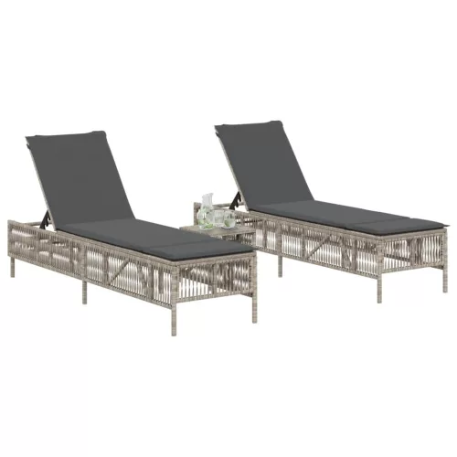  2 db világosszürke polyrattan napozóágy asztallal