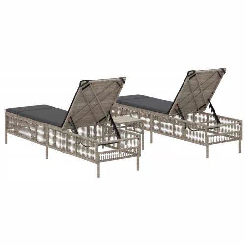  2 db világosszürke polyrattan napozóágy asztallal