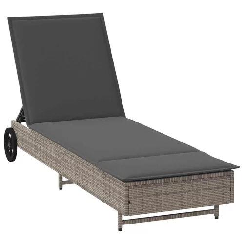  szürke polyrattan napozóágy kerekekkel és párnával