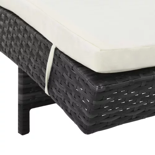  fekete polyrattan napozóágy párnával és kerekekkel