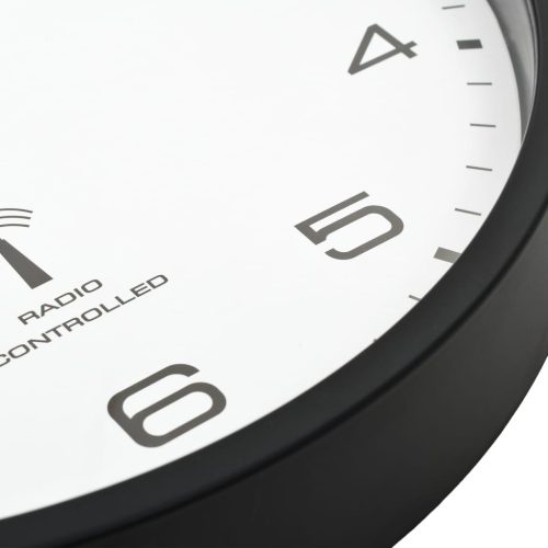  fehér és fekete rádióvezérelt falióra kvarcszerkezettel 31 cm