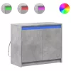  betonszürke szerelt fa tálalószekrény LED-del 72 x 34 x 61 cm