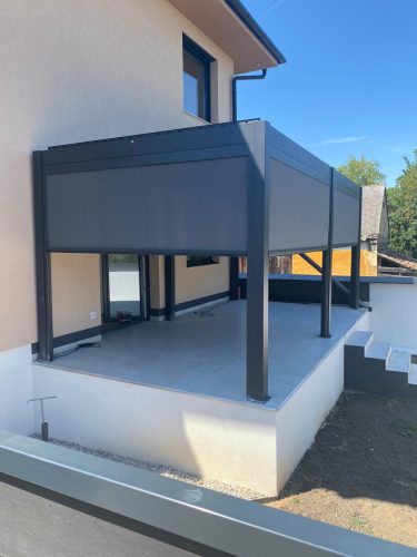 1db 4m-es oldalfal kínálatunkban lévő 3x4m-es pergola 4m-es oldalához